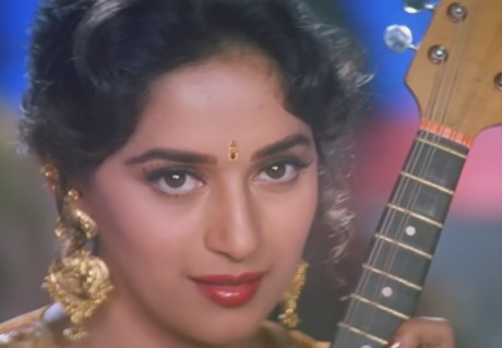 Maye Ni Maye - माए नी माए गाने के बोल  Madhuri Dixit